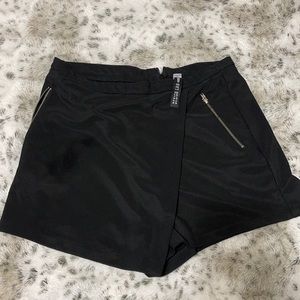 H&M design lab: black skort size L